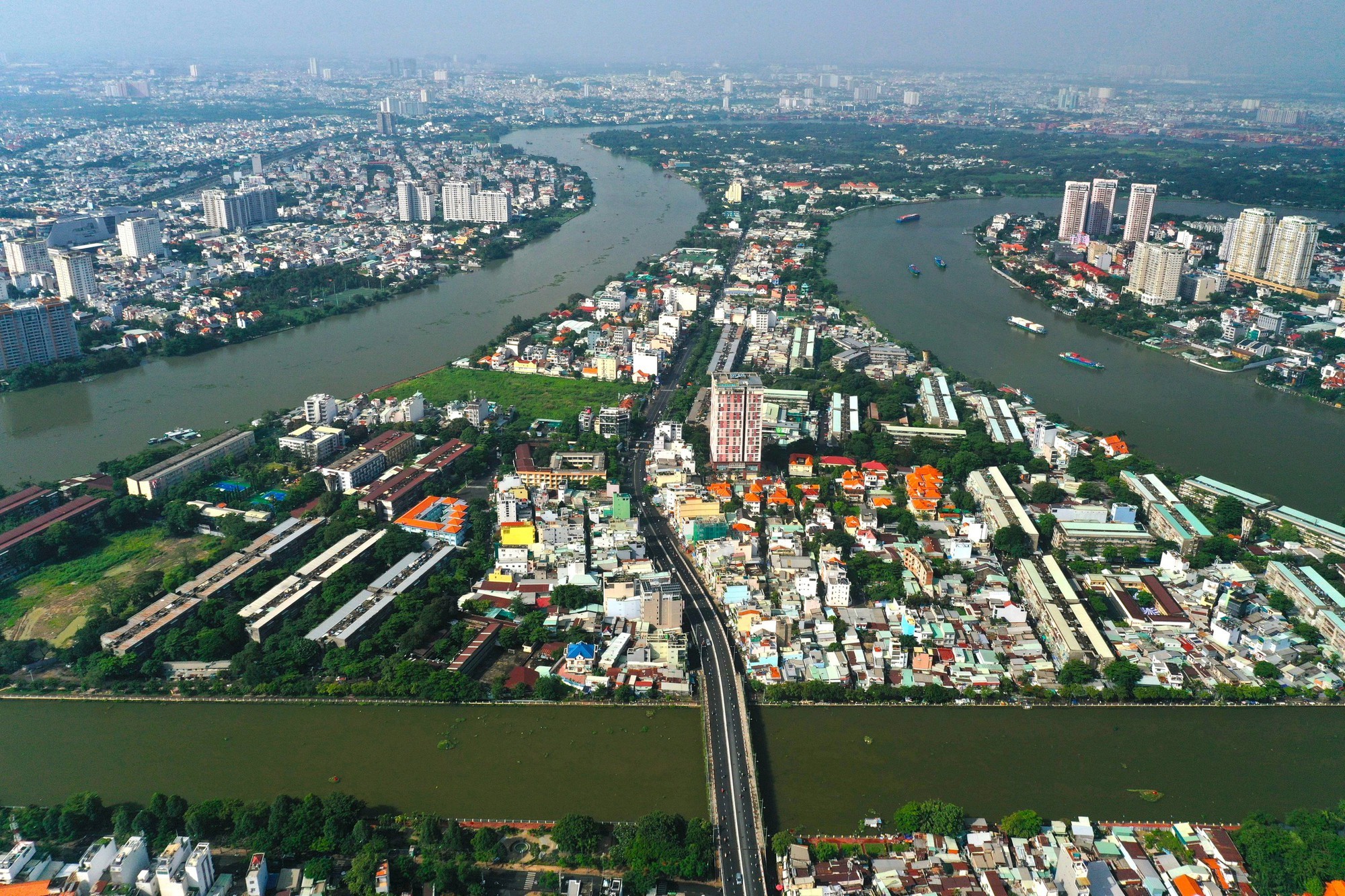 song-sai-gon-ban-dao-thanh-da-17274096471381724351816-1731570764395-1731570764672929714145-1745152044.webp