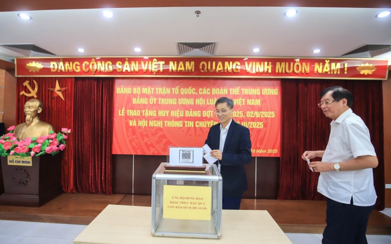 Trao Huy hiệu 45 năm tuổi Đảng cho Luật gia Lê Đông Triều: Dấu mốc của một hành trình cống hiến không ngừng nghỉ- Ảnh 5.