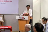 Trao Huy hiệu 45 năm tuổi Đảng cho đ/c Lê Đông Triều - Bí thư Chi bộ Viện IBLA