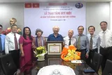 Trao Huy hiệu 40 năm tuổi Đảng cho đồng chí Bùi Việt Cường