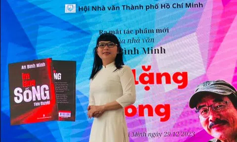 Mẹ ơi sắp hết mùa rồi