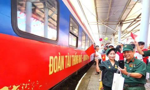 Đoàn tàu Thống Nhất: Hành trình nối liền Bắc – Nam trong ngày hội đất nước