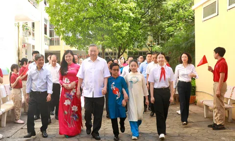 Tổng Bí thư Tô Lâm thăm thầy cô và học sinh Hà Nội nhân Quốc tế thiếu nhi