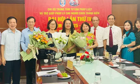 Đại hội Chi bộ Trung tâm tư vấn pháp luật cho người chưa thành niên nhiệm kỳ 2025 – 2027 thành công tốt đẹp