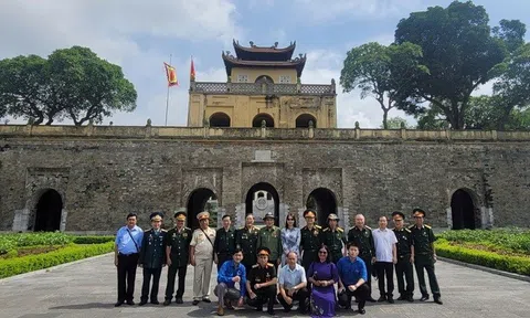 Đoàn cựu chiến binh cơ quan TW Hội Luật gia VN dâng hương tri ân các Anh hùng liệt sĩ nhân ngày 27-7