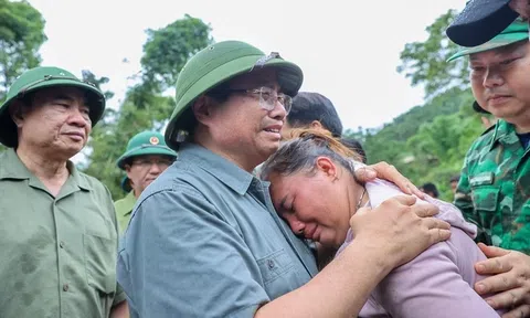 Thủ tướng: Làm mọi cách nhanh nhất có thể ổn định đời sống người dân vùng lũ