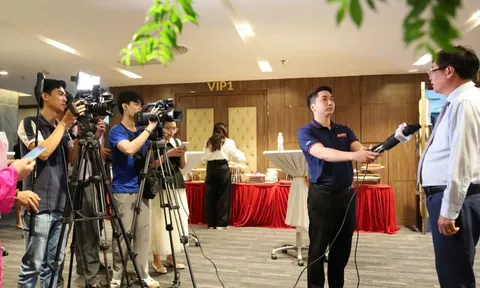 ĐBQH, TS. Trần Công Phàn, Phó Chủ tịch thường trực Hội Luật gia VN trả lời phỏng vấn báo chí tại Hội thảo khoa học “ Đưa Nghị quyết 66 vào cuộc sống - Yêu cầu, cơ chế và giải pháp thực thi”