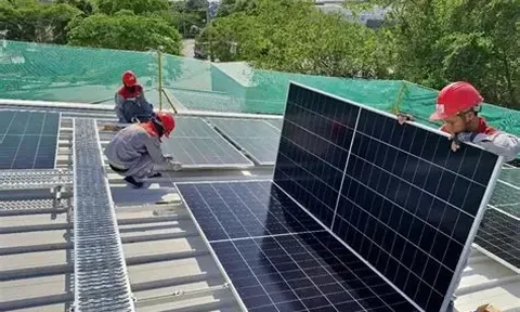 Lắp điện mặt trời mái nhà tự dùng: Người dân có bị phạt nếu không đăng ký?