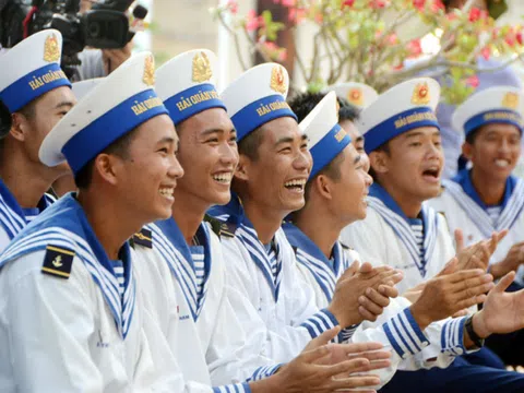 NỤ CƯỜI CHIẾN SĨ