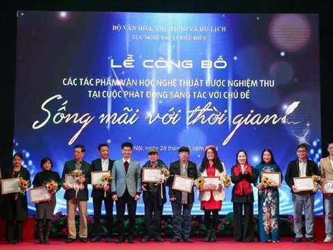 35 tác phẩm văn học, nghệ thuật “Sống mãi với thời gian”