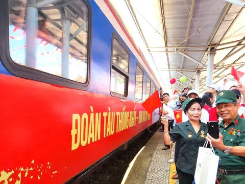Đoàn tàu Thống Nhất: Hành trình nối liền Bắc – Nam trong ngày hội đất nước