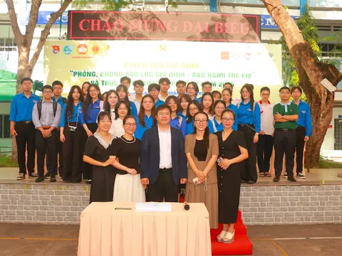 Pháp luật đến với cộng đồng: Mô hình kết hợp giữa Trường Đại học, Hội Luật gia và địa phương tại Diên Hồng
