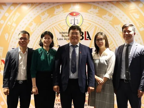 Thu hút và phát triển đội ngũ chuyên gia pháp luật tư vấn cho Chính phủ về thương mại và đầu tư quốc tế: Kinh nghiệm của một số nước và đề xuất đối với Việt Nam